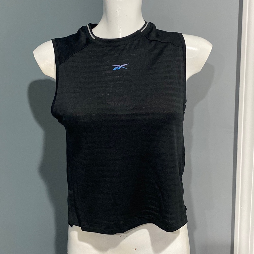 Women’s athletic crop tank/ muscle tee